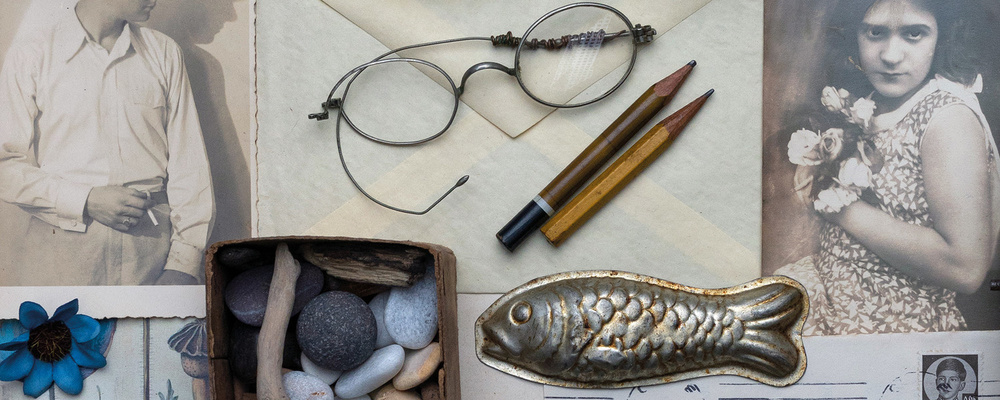 Premiera Skrinjica sinjega maka