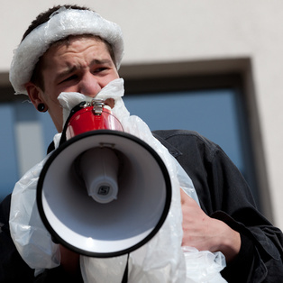 Puppet occupation: Trash! <em>Photo: Boštjan Lah</em>