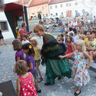 Poletni lutkovni pristan <em>Foto: Boštjan Lah</em>