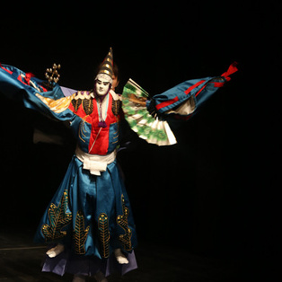 Workshop on Traditional Bumraku Puppets <em>Photo: Boštjan Lah</em>