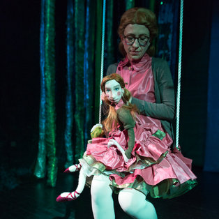 The Seamstress and the Scissors   <em>Photo: Boštjan Lah</em>