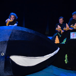 Polž na potepu na kitovem repu <em>Foto: Boštjan Lah</em>